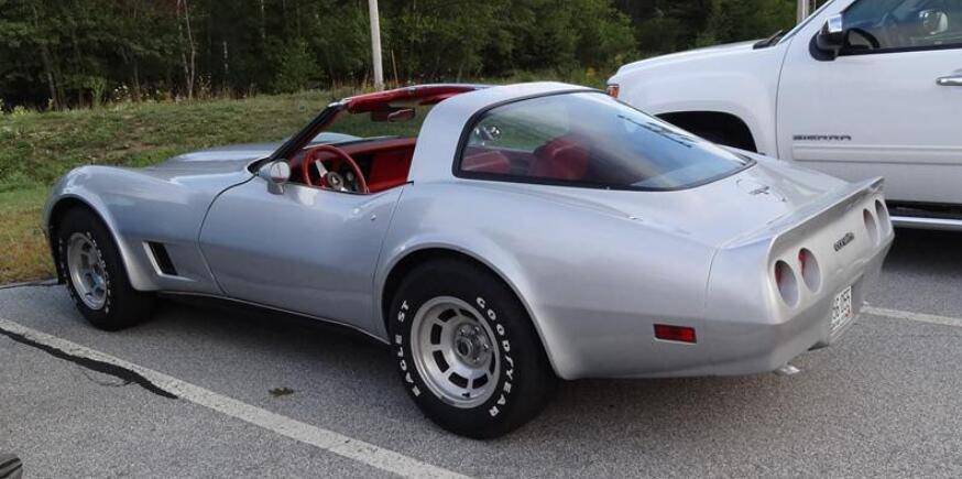 Ford Mustang Mach-E star white vs sky white 1644353608326