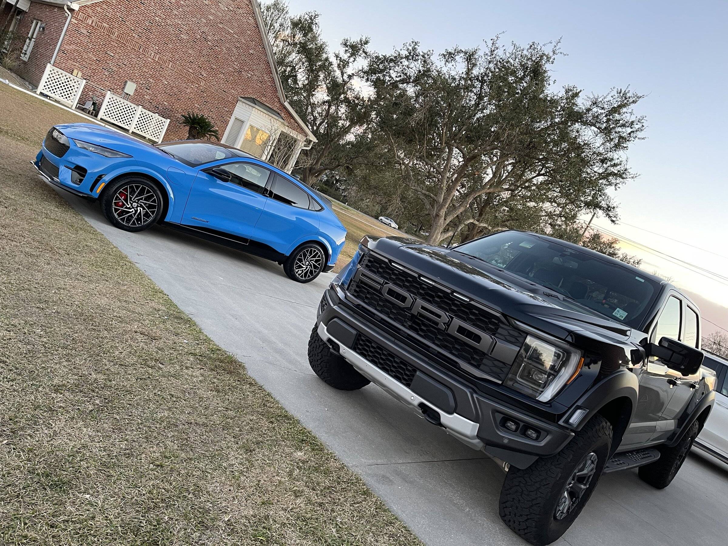 Ford Mustang Mach-E GRABBER BLUE Mach-E Photos E4144356-F8F7-48F5-A05E-F5AC2AFF9D65