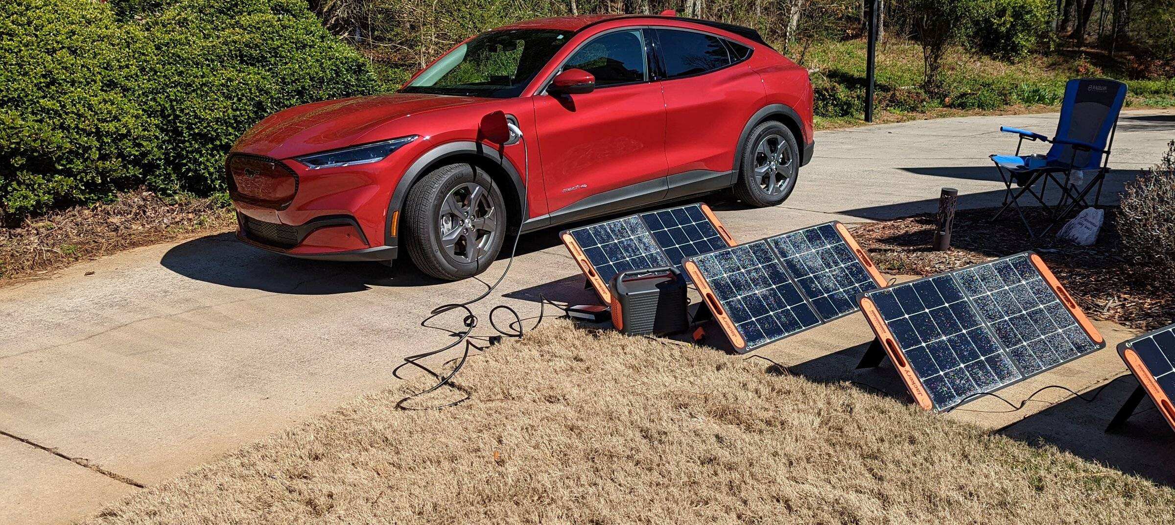 Ford Mustang Mach-E EcoFlow Portable Jerry Can. Does this make sense? mache charging fail