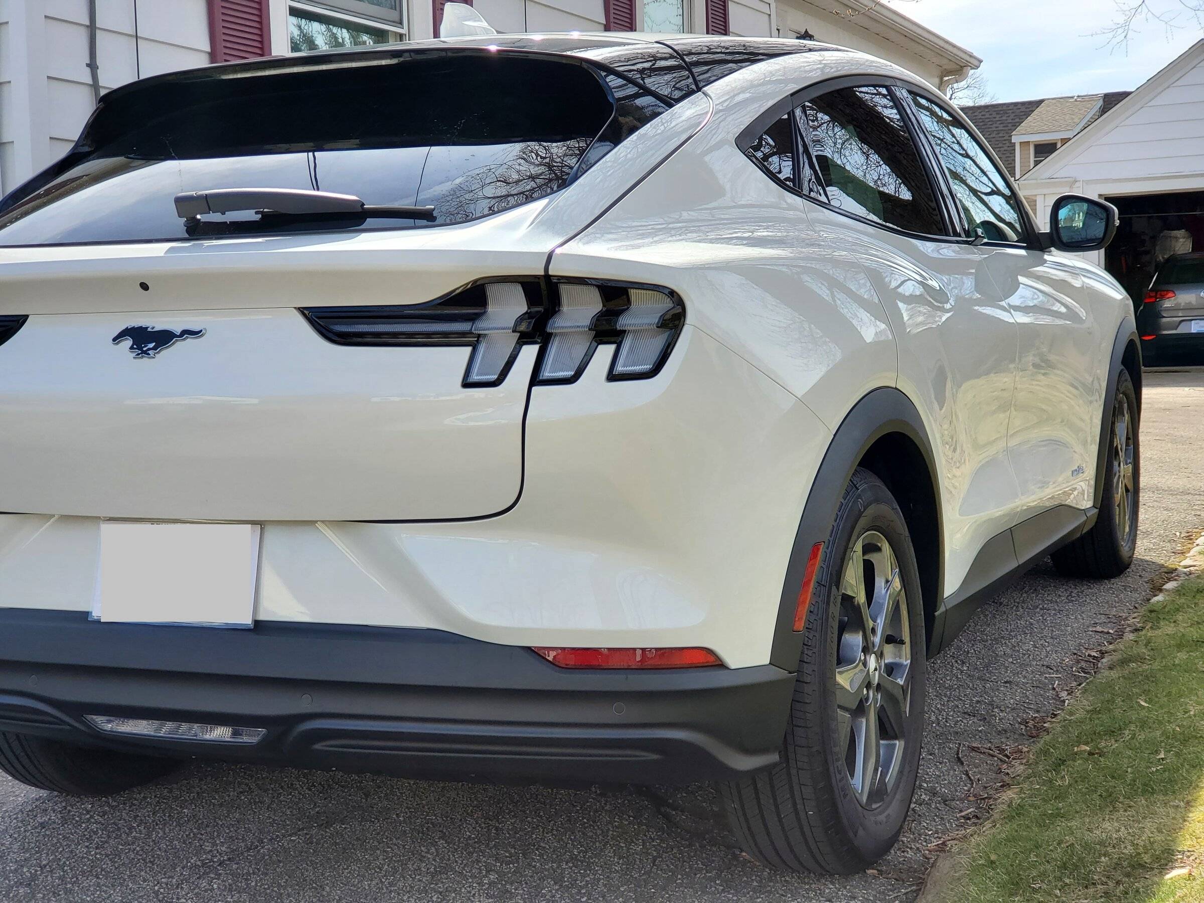Ford Mustang Mach-E STAR WHITE METALLIC Mach-E Photos 4