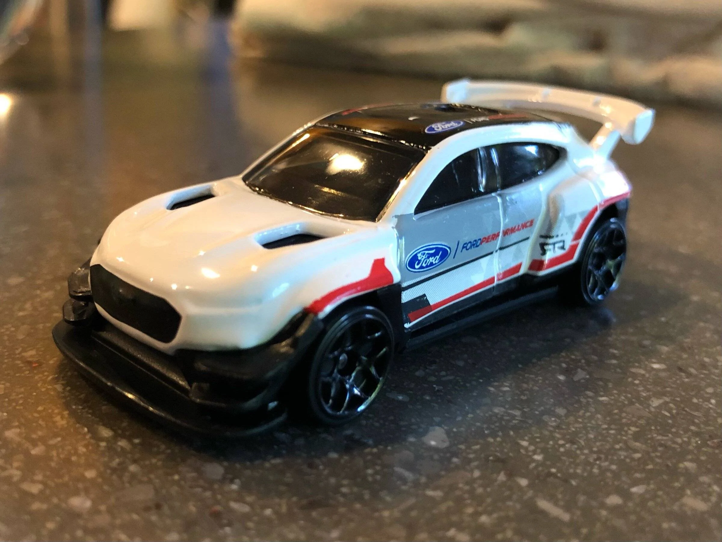 Ford Mustang Mach-E Hot Wheels Mach-E 1400 IMG_3091
