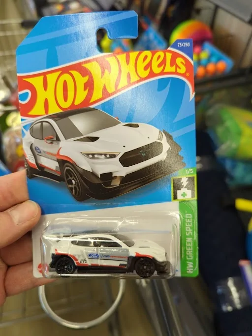 Ford Mustang Mach-E Hot Wheels Mach-E 1400 1648930817365