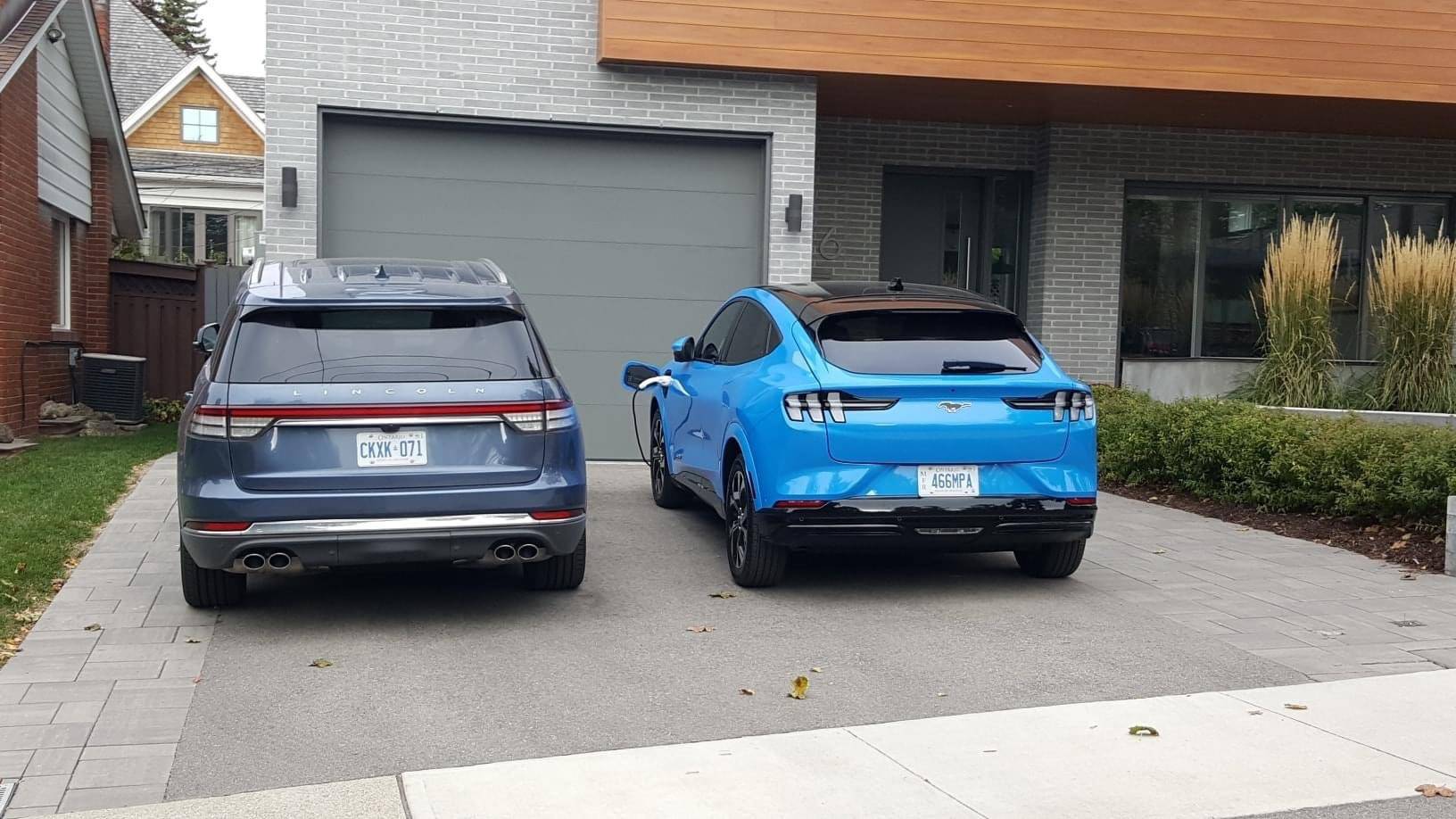 Ford Mustang Mach-E GRABBER BLUE Mach-E Photos 20201012_132402