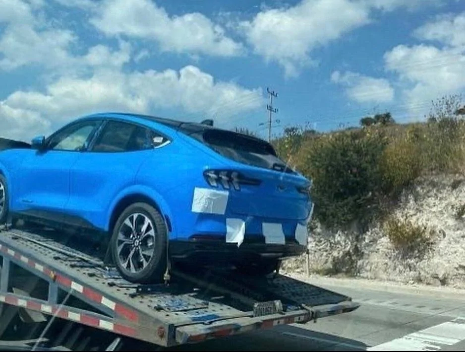 Ford Mustang Mach-E GRABBER BLUE Mach-E Photos 71852543_n.jpg?_nc_ht=scontent-ort2-1.cdninstagram
