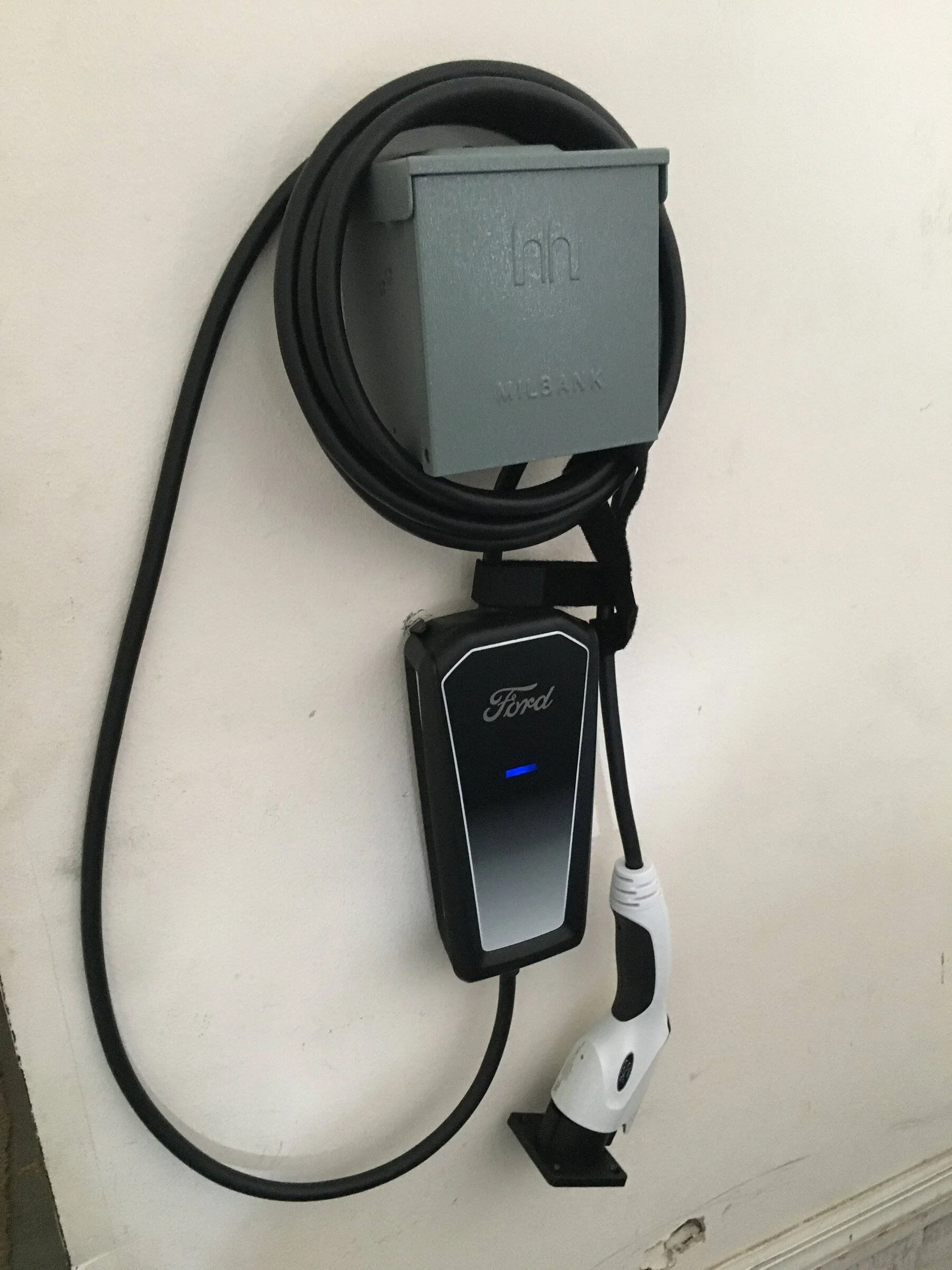 Ford Mustang Mach-E Mach E Level 2 Charger 78CCA118-CFDD-4ECD-B436-F7950EB2BA23