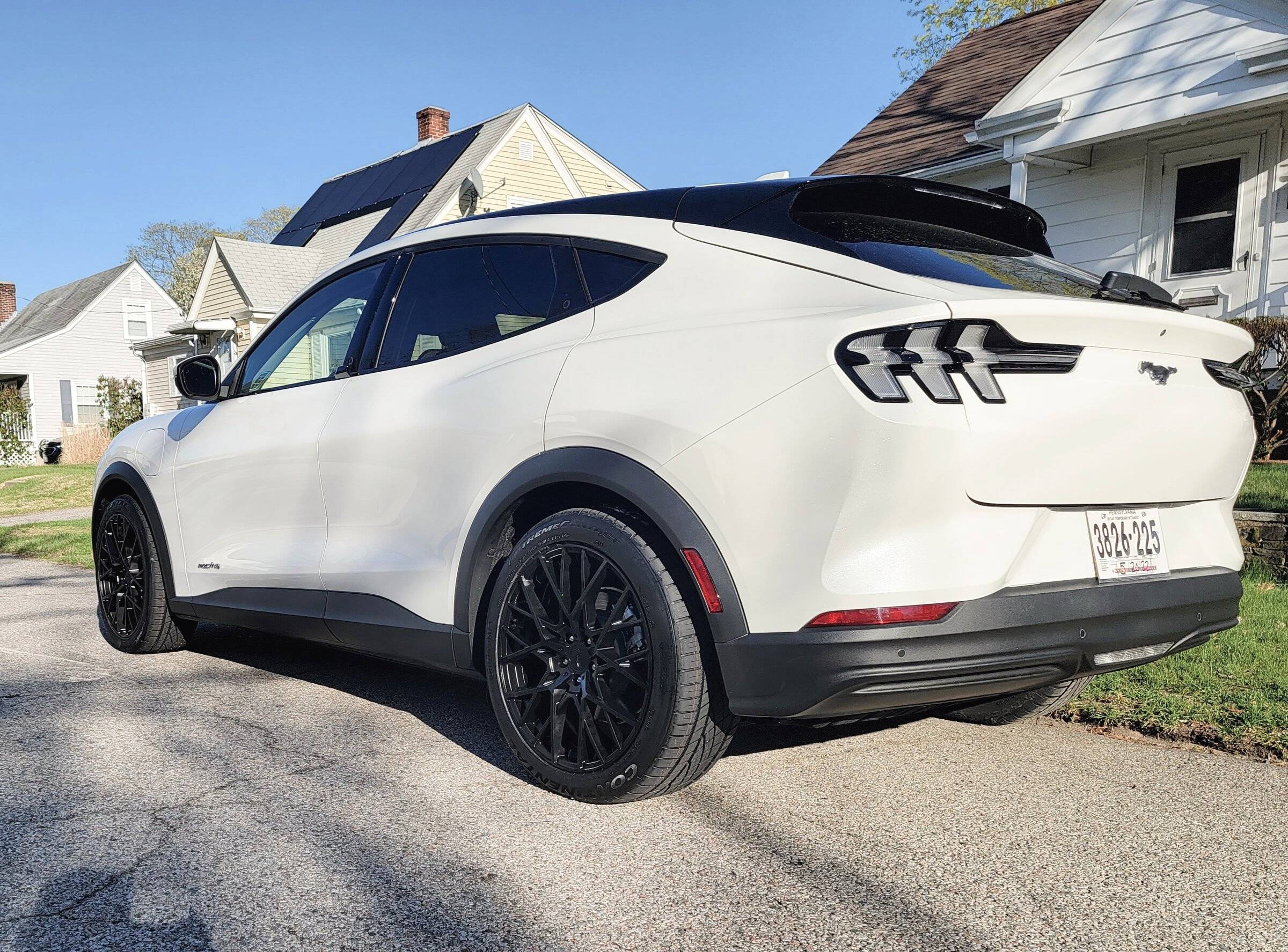 Ford Mustang Mach-E STAR WHITE METALLIC Mach-E Photos 20220422_173250
