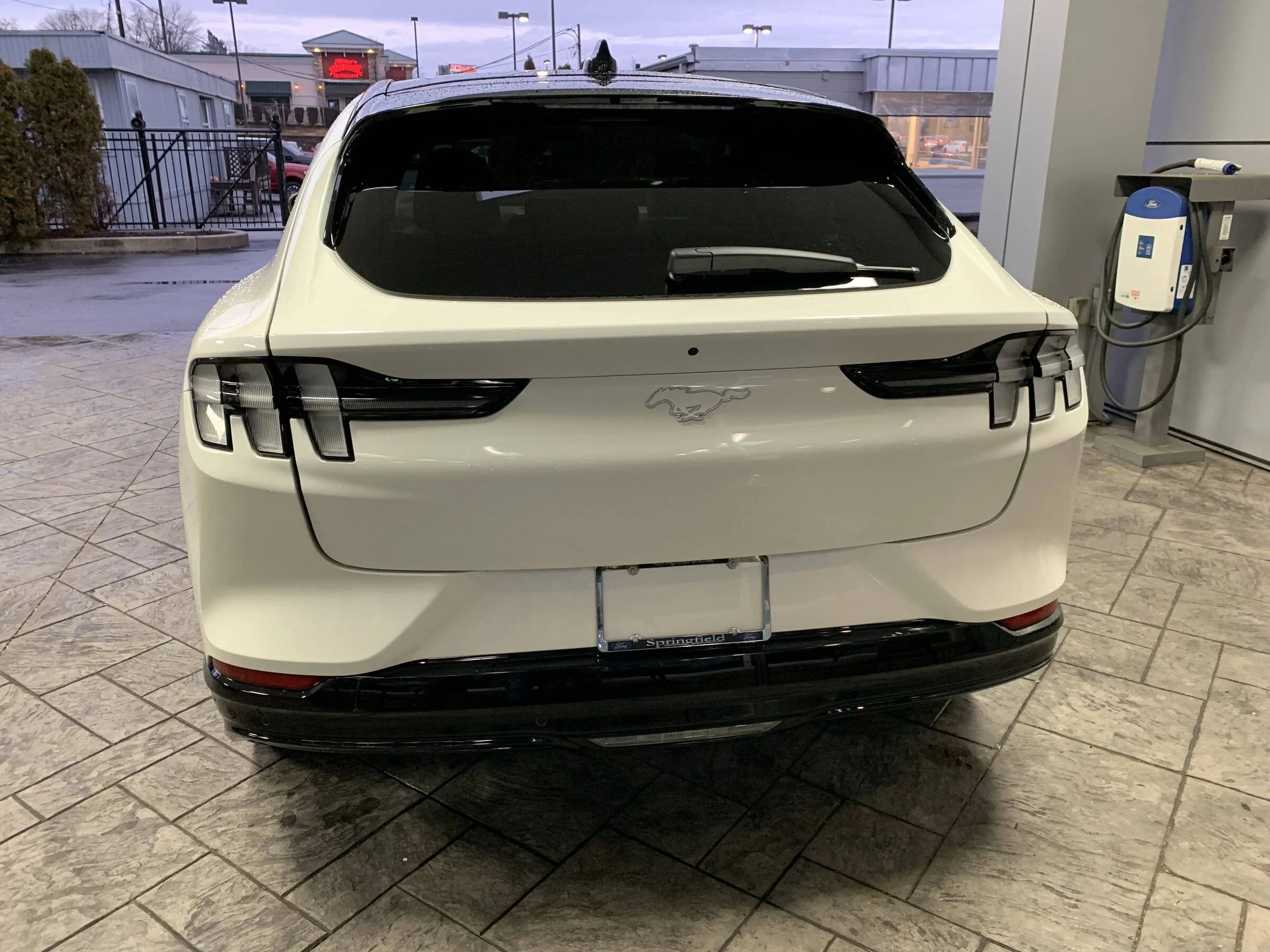 Ford Mustang Mach-E 2022 Ice White package Premium wait Group 0D2F03E8-7C1F-4BE2-B93F-602BF96D2838