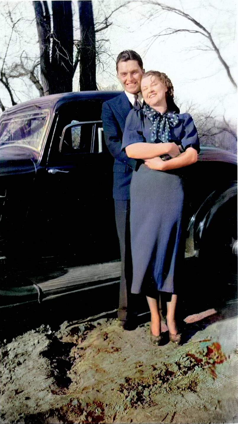 Ford Mustang Mach-E Die Cast 1/24th 1934 Five Window Ford Coupe Mom & Dad photo 2