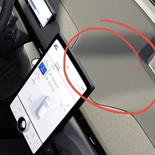 Ford Mustang Mach-E How much space between windshield and screen? 80780EBE-15EB-4BDE-ACC5-B511AD6EC73F