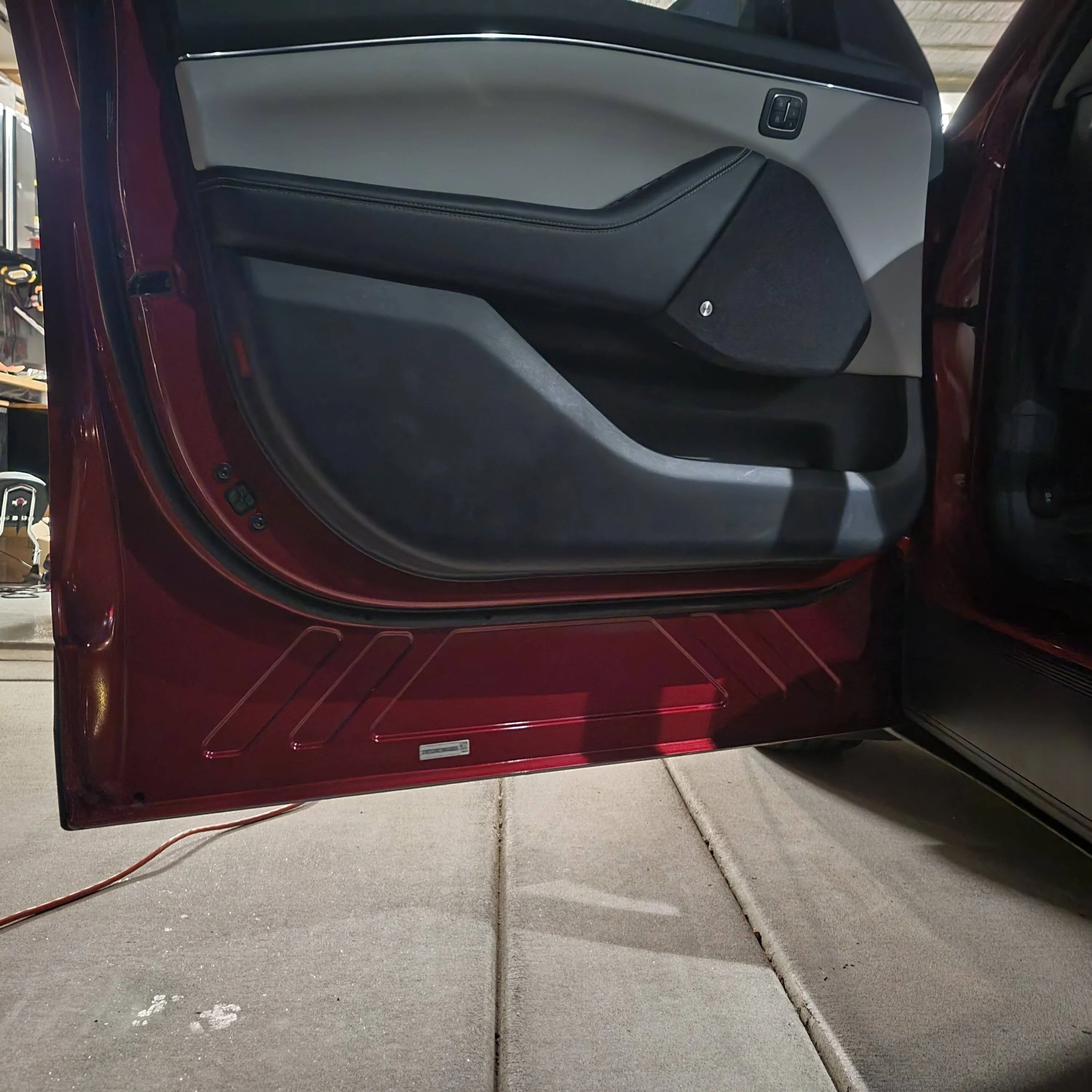 Ford Mustang Mach-E reflector stripes on the door 20220613_212712