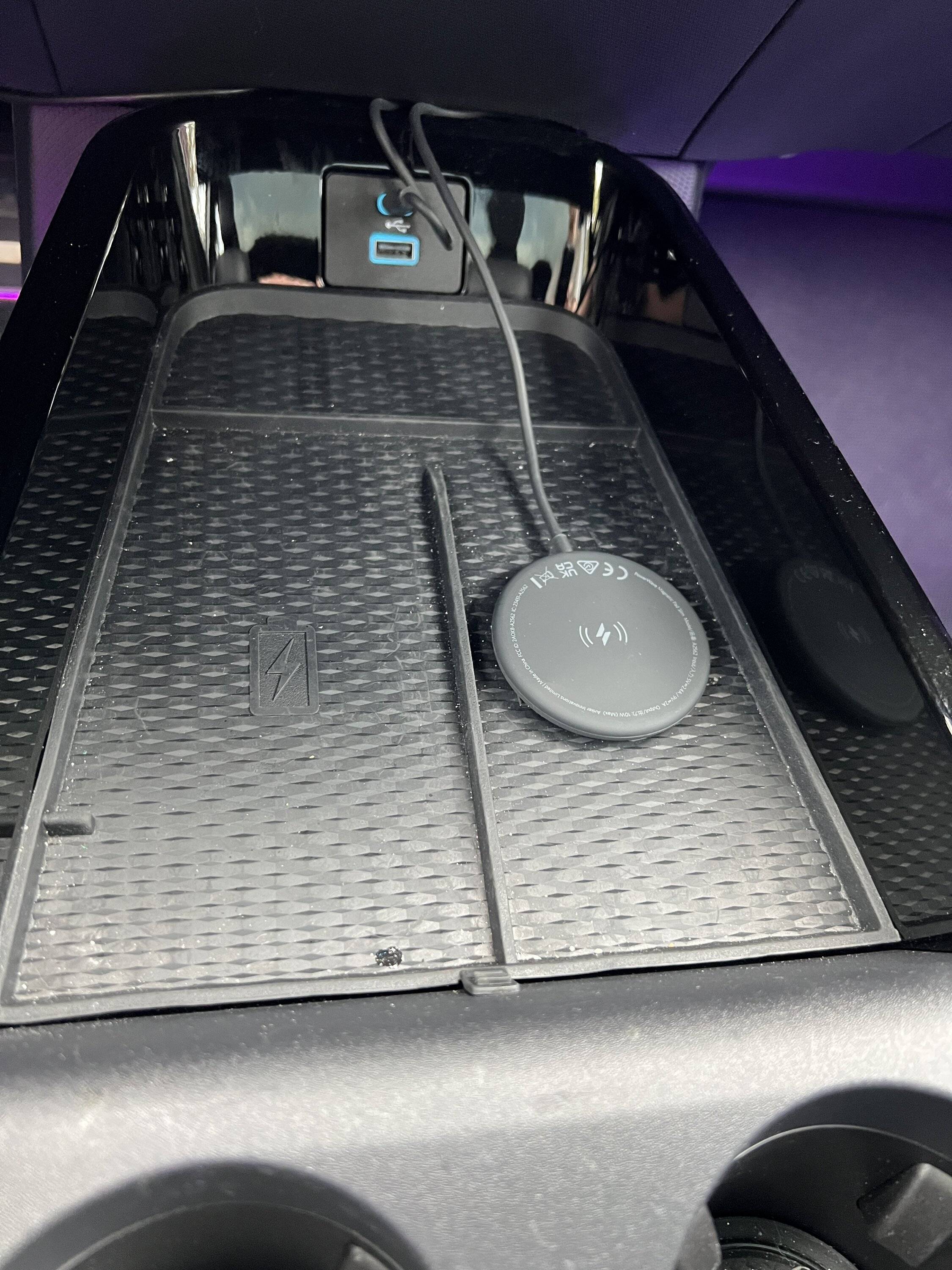 Ford Mustang Mach-E HOT (OVERHEAT) PHONE using wireless charging in Mach-E 4A1BCE81-B7B8-43D2-91B2-6190506BC2FD