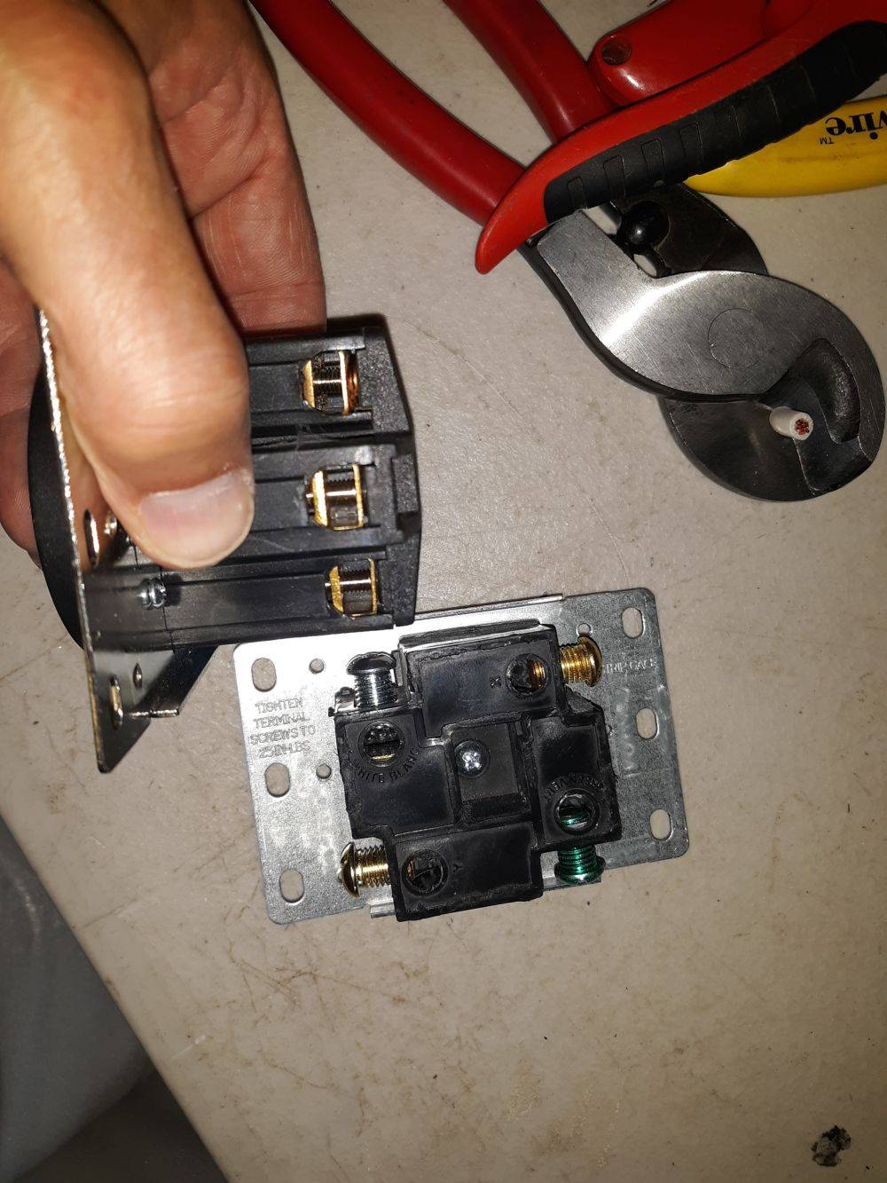 Ford Mustang Mach-E Choosing between 32a plug-in and 48a hardwired 20220728_093410 bad R - good R