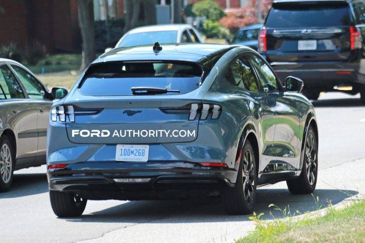 Potential-2023-Ford-Mustang-Mach-E-Dark-Horse-Package-Prototype-Spy-Shots-July-2022-Exterior-0...jpg