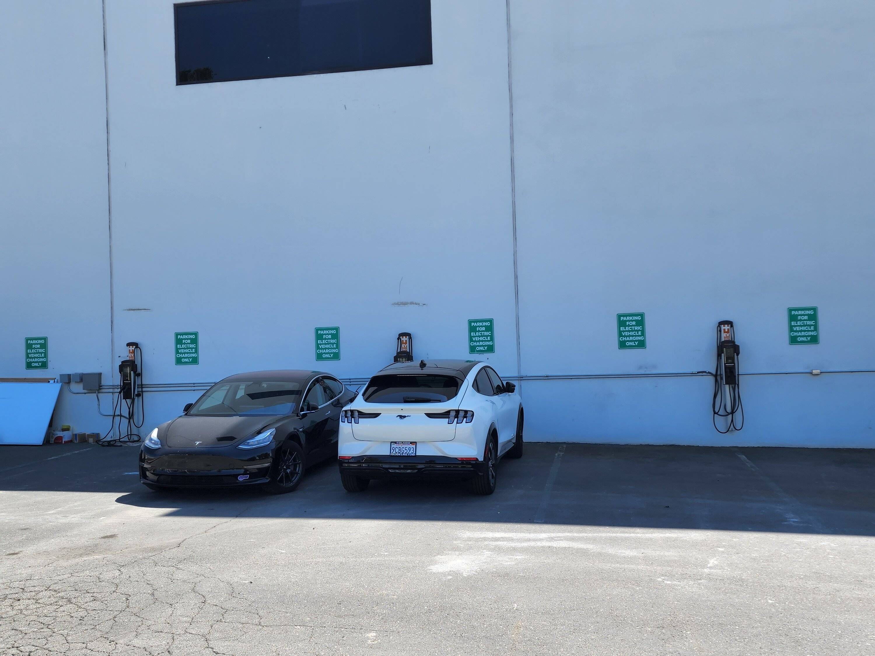 Ford Mustang Mach-E Applying urinal etiquette to shared chargers 20220818_141741