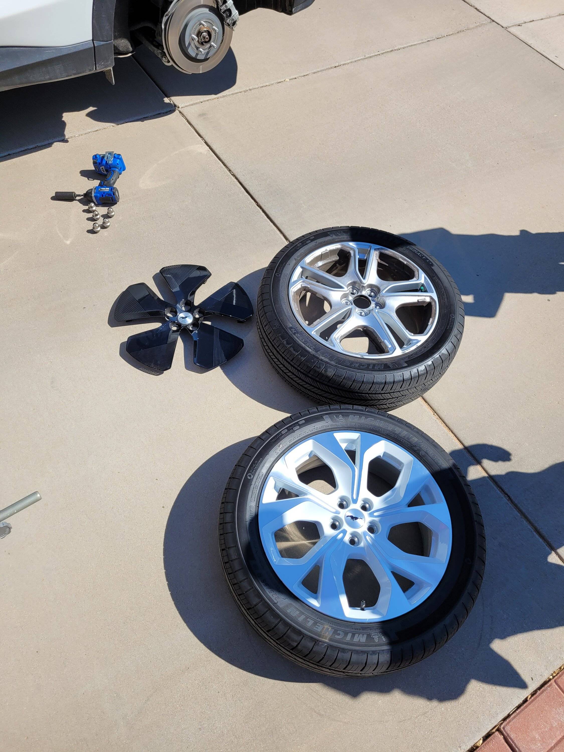 Ford Mustang Mach-E Ice White take off package wheels/tires 20220905_095721