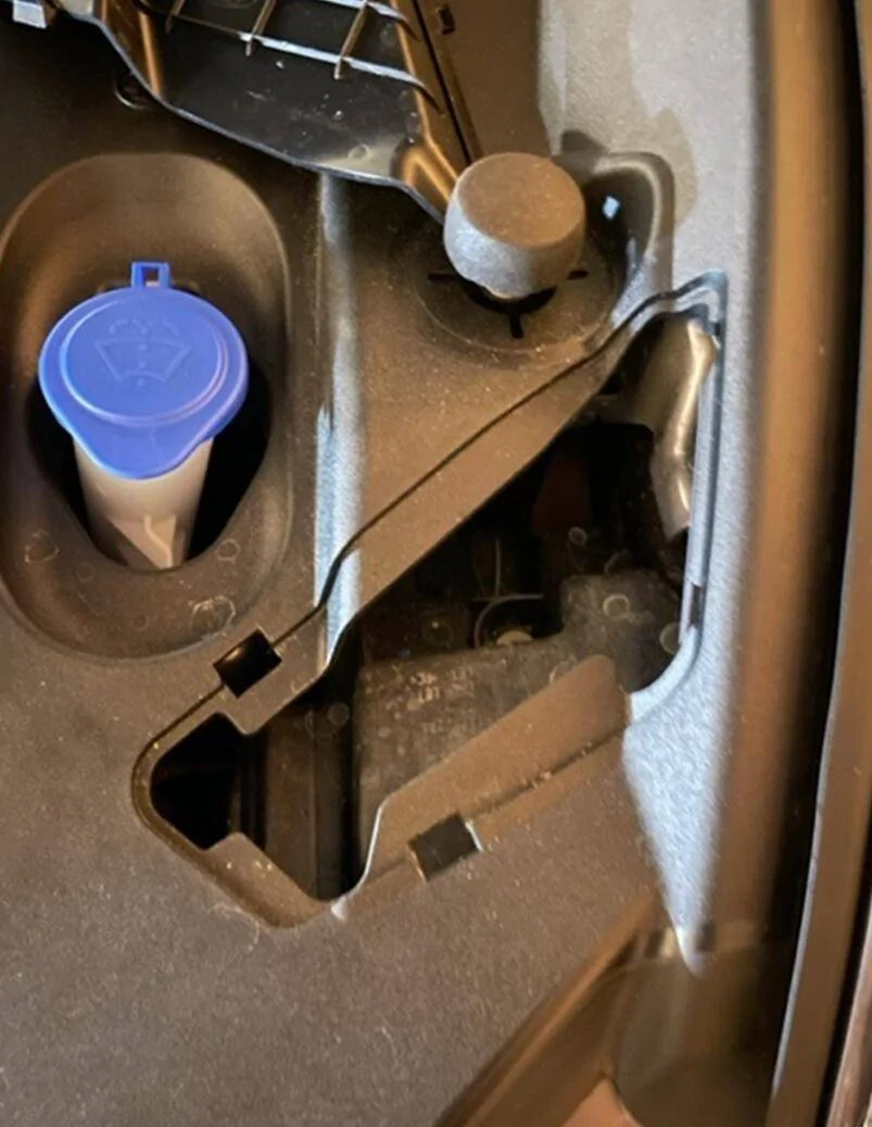 Ford Mustang Mach-E What's behind this cover (in the frunk, next to the windshield wiper refill) 1662420322610