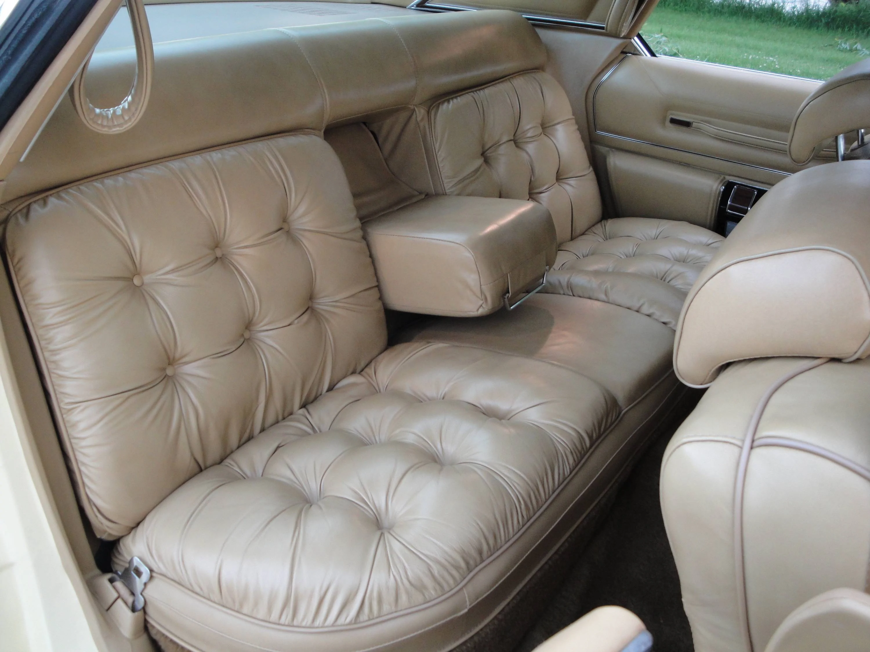 78_Chrysler_New_Yorker_Brougham_%285892997086%29.jpg
