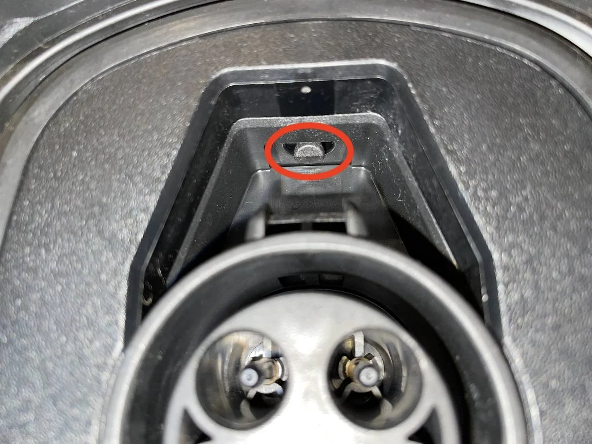 Ford Mustang Mach-E TSB 22-2355 - Illuminated Charger Service Required Indicator In The IPC And/Or Multiple DTCs Charge Port Lock Pin