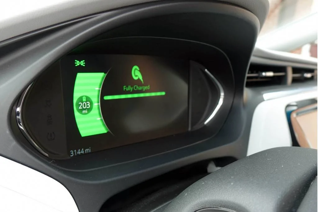 -chevrolet-bolt-ev-showing-full-charge_100694028_l.jpg