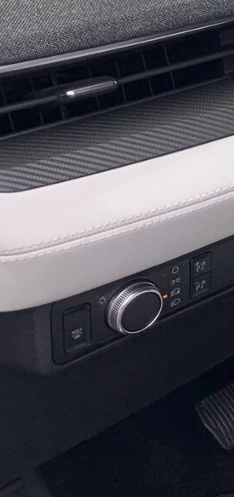 Ford Mustang Mach-E Auto ON/Off Headlights 7418B72D-CAEE-4E4F-AAC1-954FF43E0636