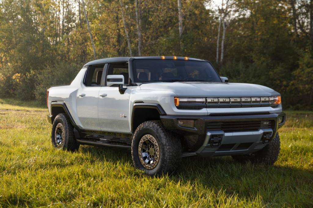 Ford Mustang Mach-E GM’s $27B plan: 450-mile range, affordable models among 30 EVs by 2025 2022-gmc-hummer-ev_100766344_l
