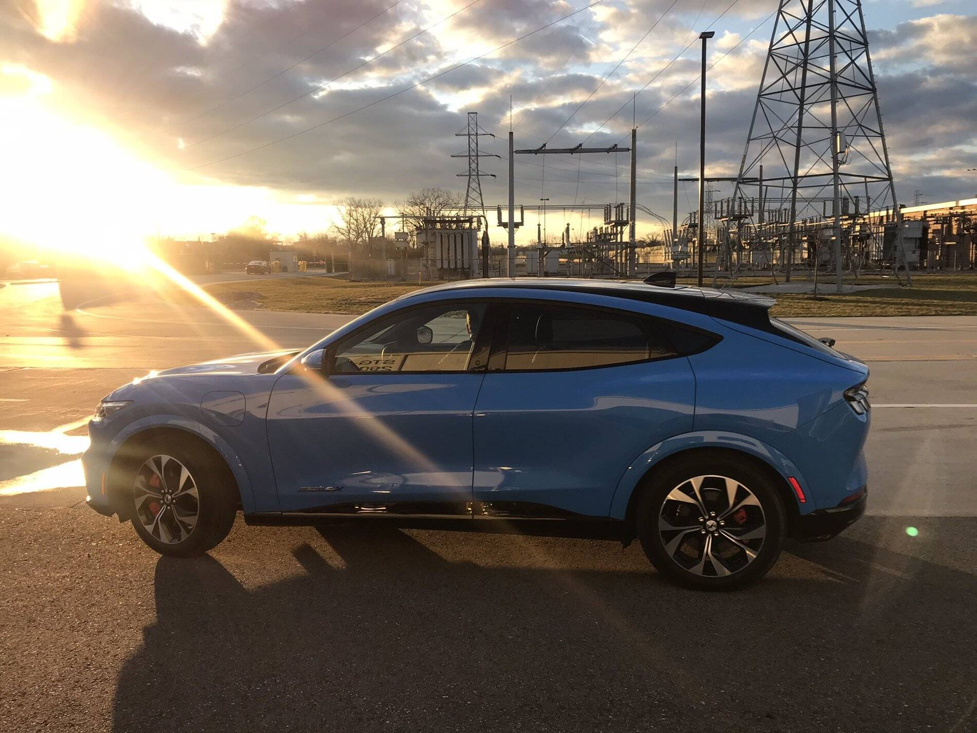 Ford Mustang Mach-E GRABBER BLUE Mach-E Photos Eniff3cXYAsvSQT