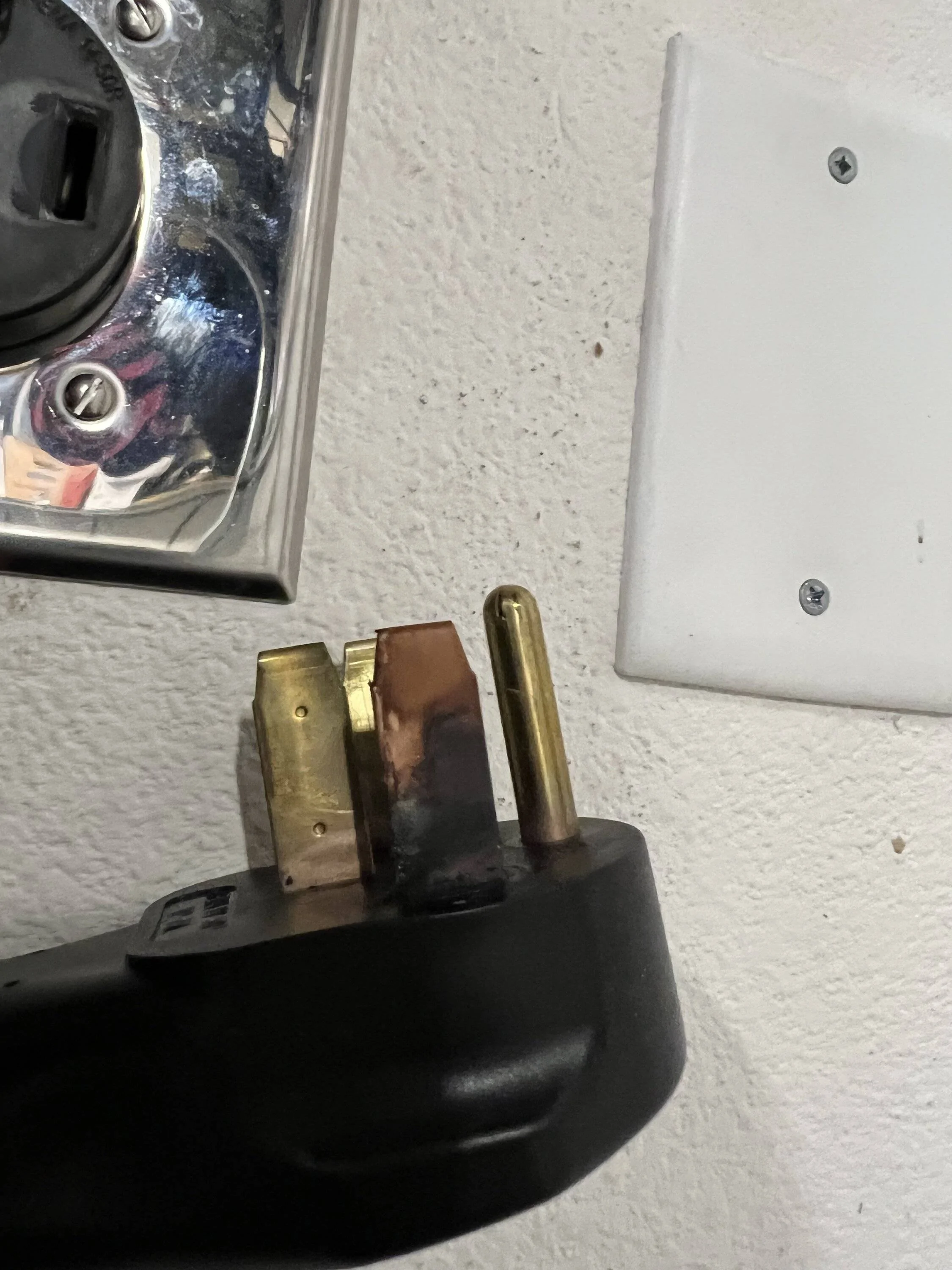 Ford Mustang Mach-E Electrical burning smell in garage tempImageVFKcXn