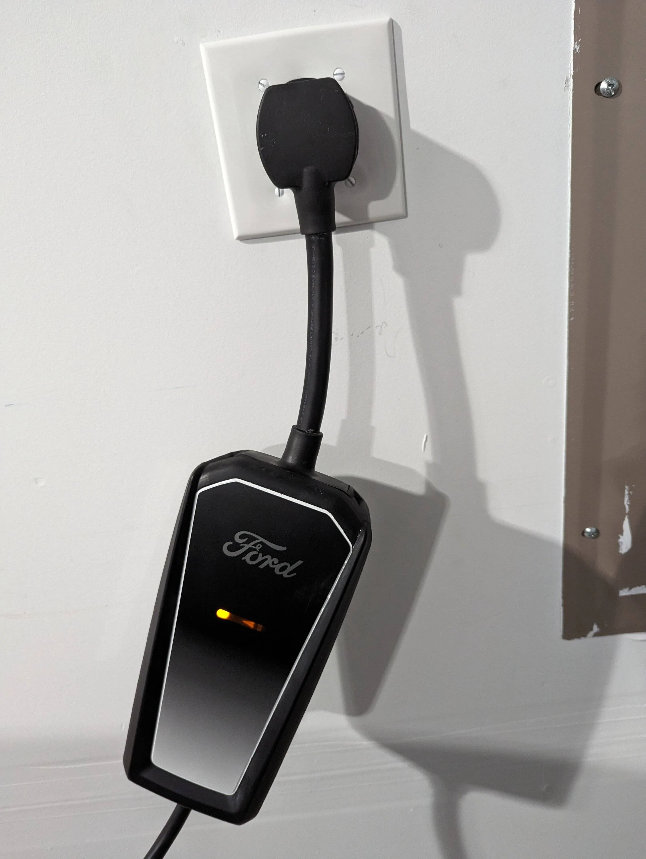 Ford Mustang Mach-E Installed 240v outlet but Ford mobile charger shows yellow light PXL_20221023_013705758