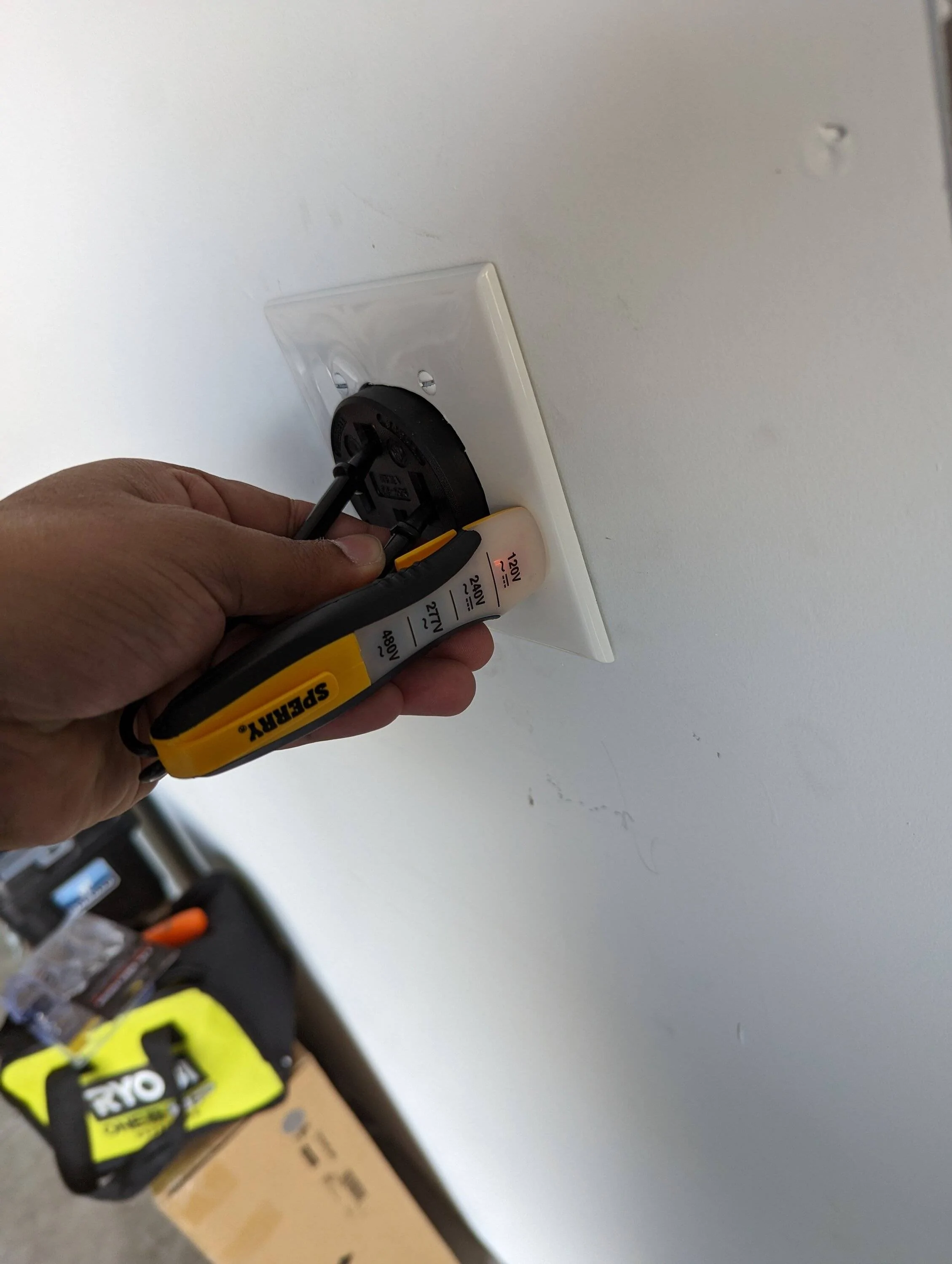 Ford Mustang Mach-E Installed 240v outlet but Ford mobile charger shows yellow light PXL_20221023_202748618