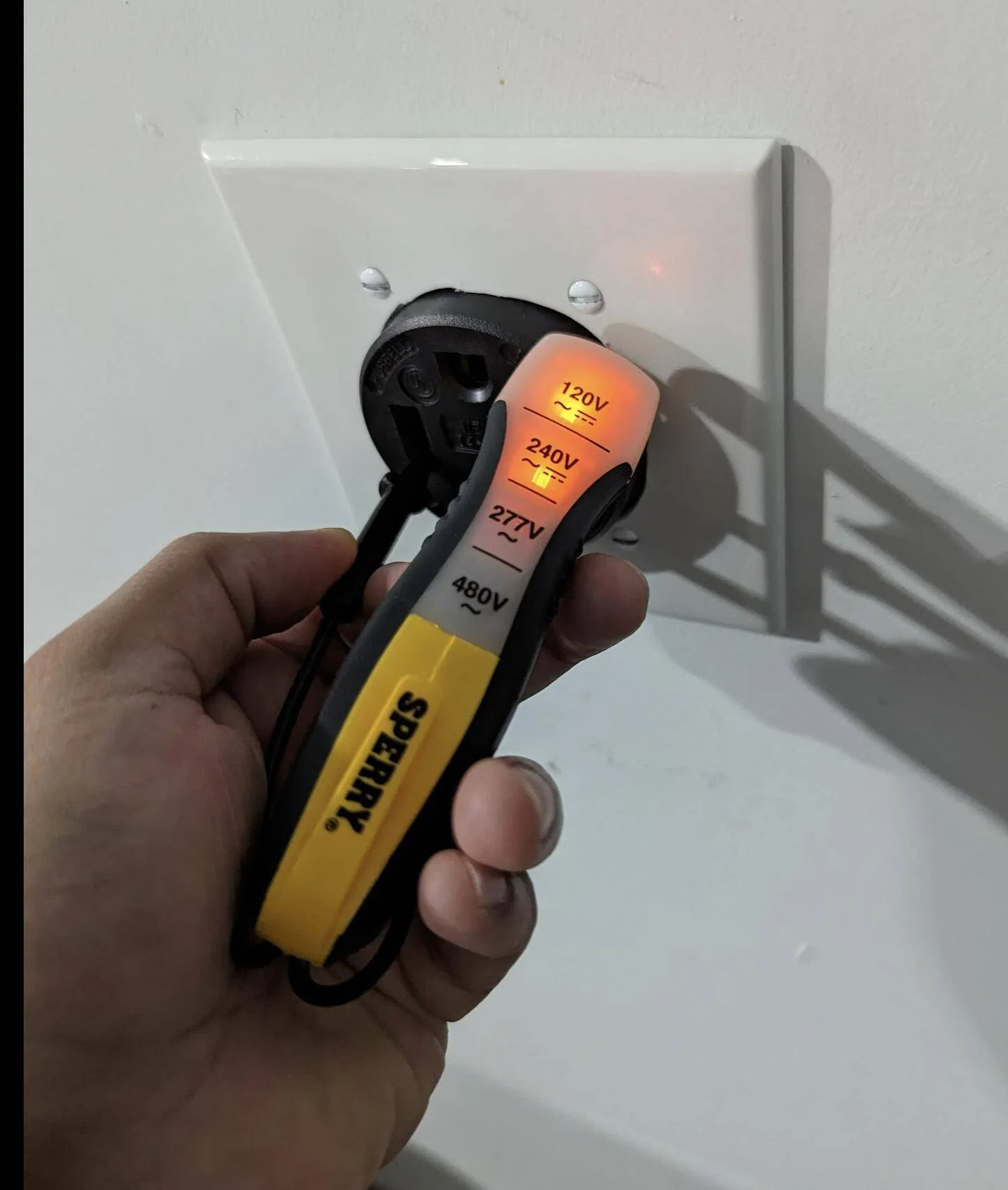 Ford Mustang Mach-E Installed 240v outlet but Ford mobile charger shows yellow light 1666645596316