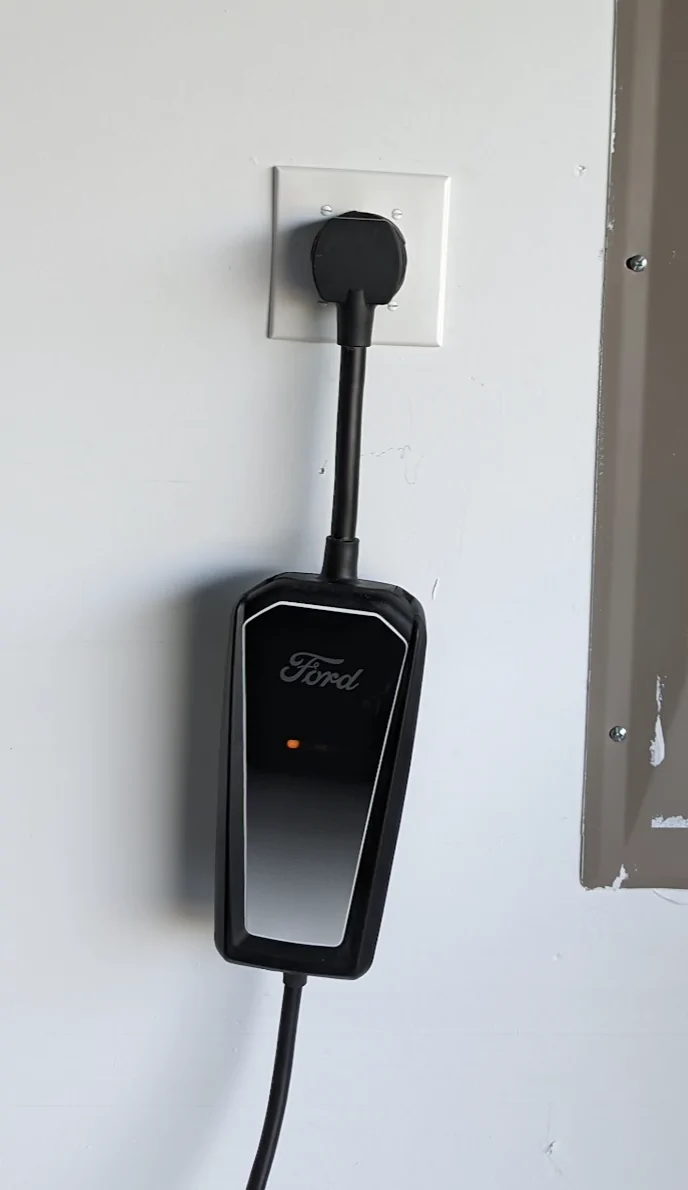 Ford Mustang Mach-E Installed 240v outlet but Ford mobile charger shows yellow light 1666645639181