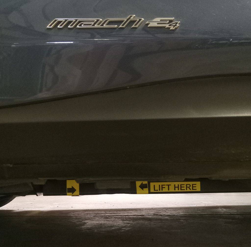 20221017 lift sticker.jpg