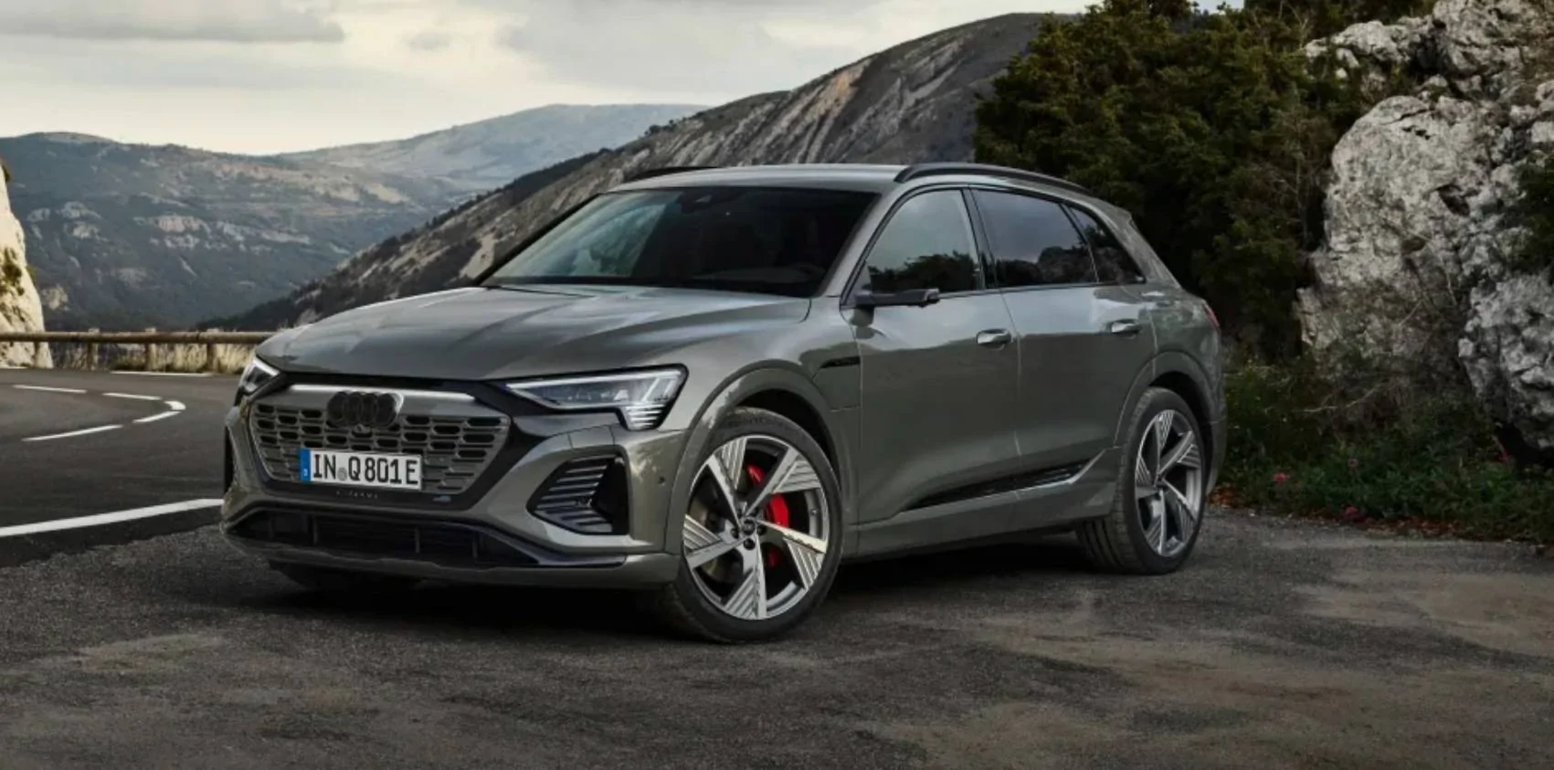 Ford Mustang Mach-E Mach-E vs. 2024 Audi Q8 E-tron q8