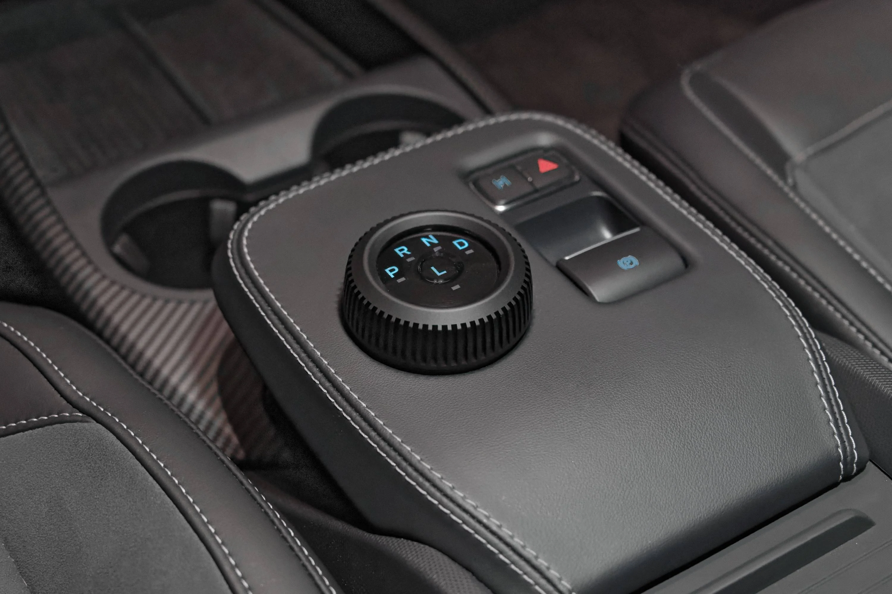 Ford Mustang Mach-E Enhance the Look and Feel of Your Interior with 5 SPURS Dial Crowns NZ7_736630