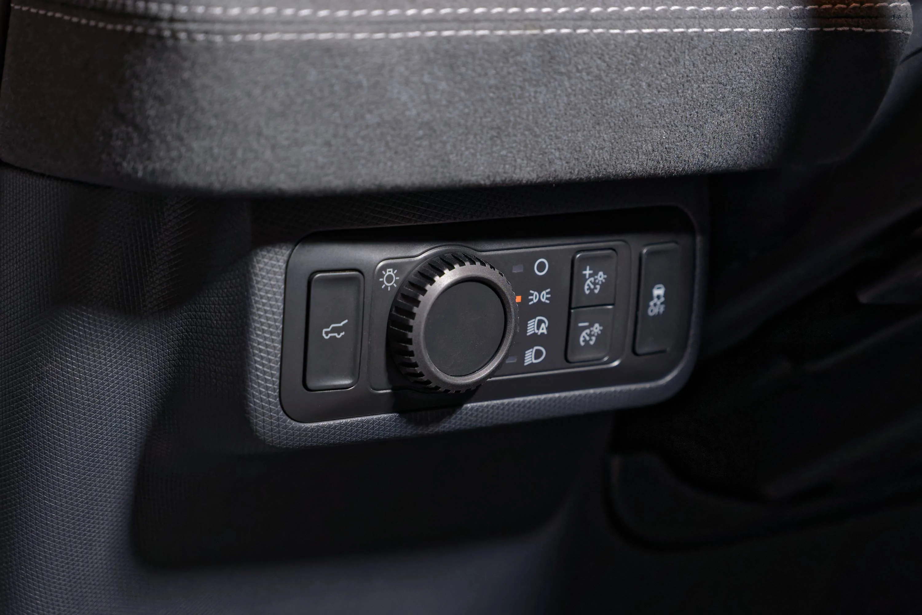Ford Mustang Mach-E Enhance the Look and Feel of Your Interior with 5 SPURS Dial Crowns NZ7_736930