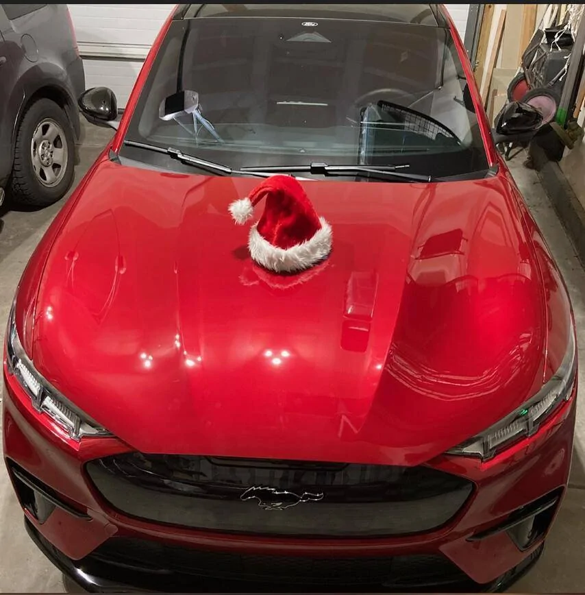Ford Mustang Mach-E Merry Christmas. 1671415979058