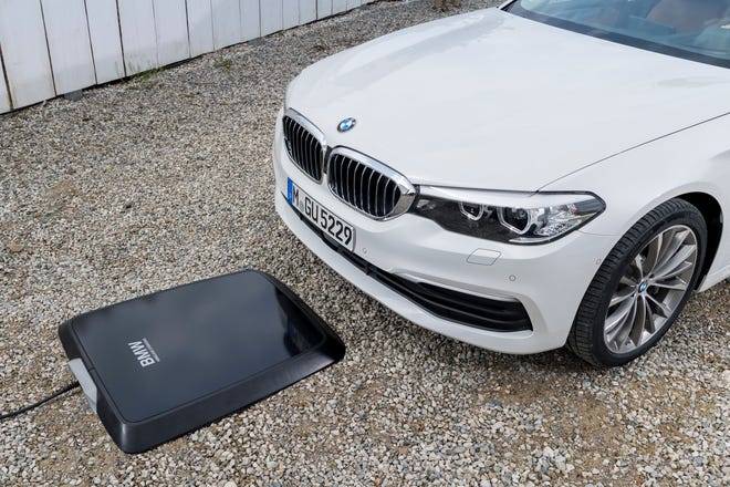 Ford Mustang Mach-E Wirless car charging dfd6447e8cc3-BMW_wireless_EV_charging_-_credit_BMW