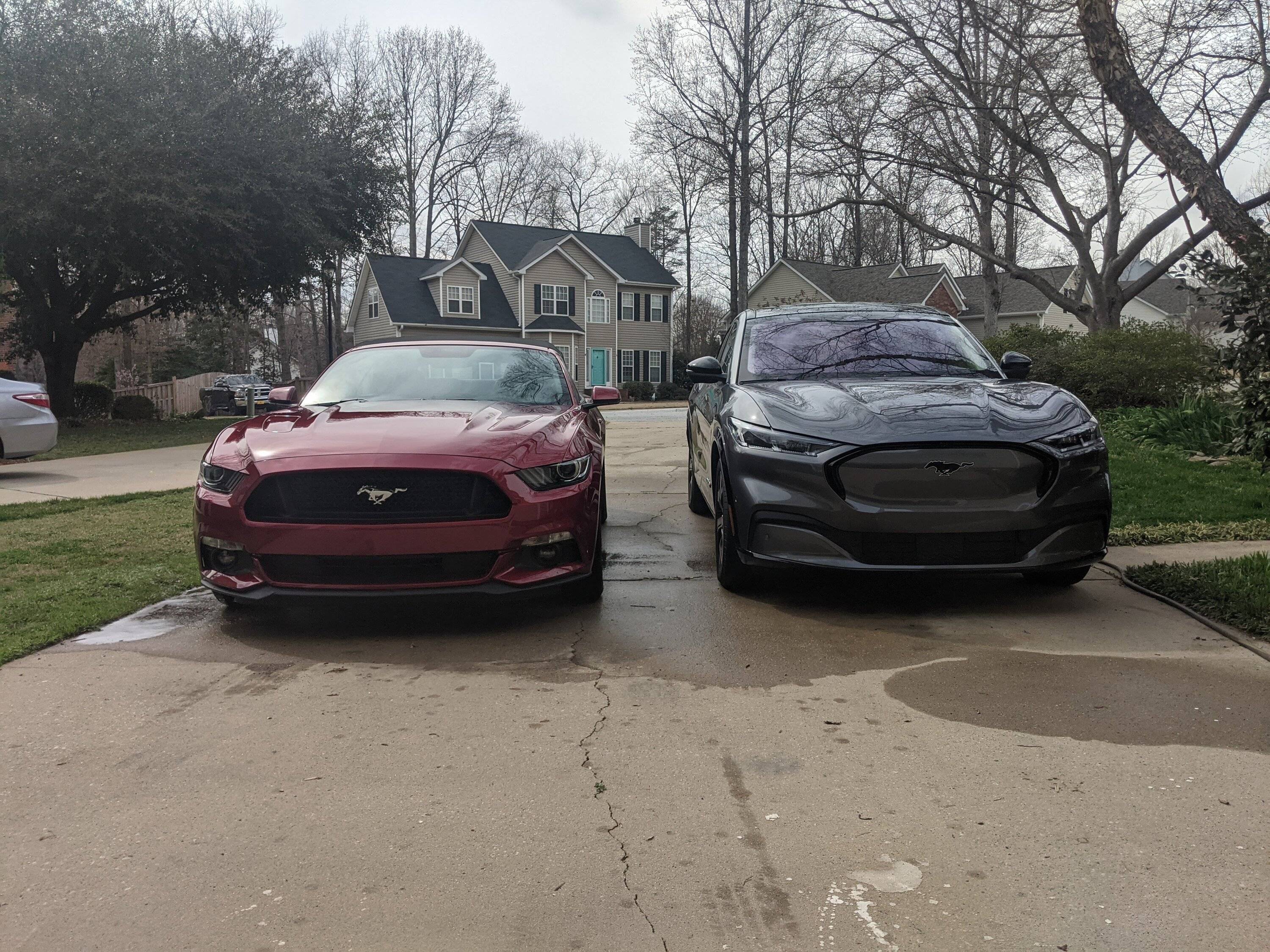 Ford Mustang Mach-E CARBONIZED GRAY Mach-E Club PXL_20210314_192844894