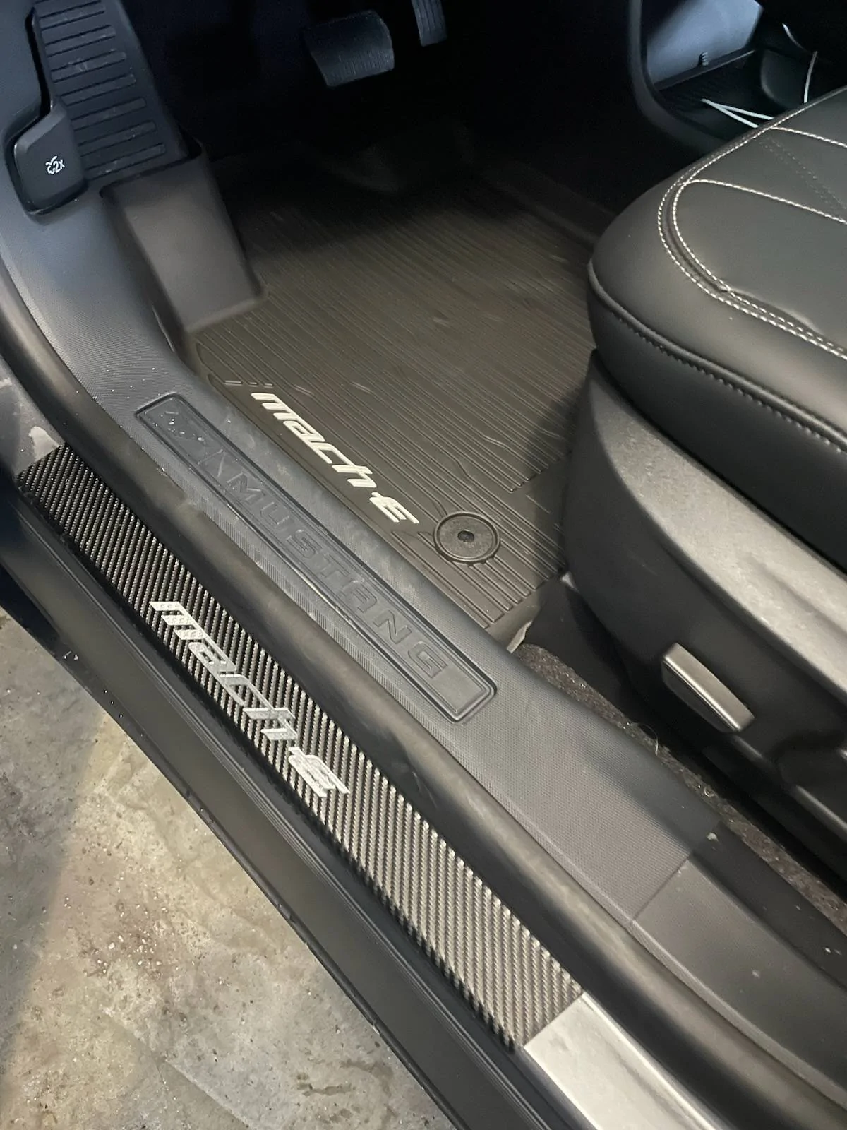 Ford Mustang Mach-E Mach-E door sill IMG_4450