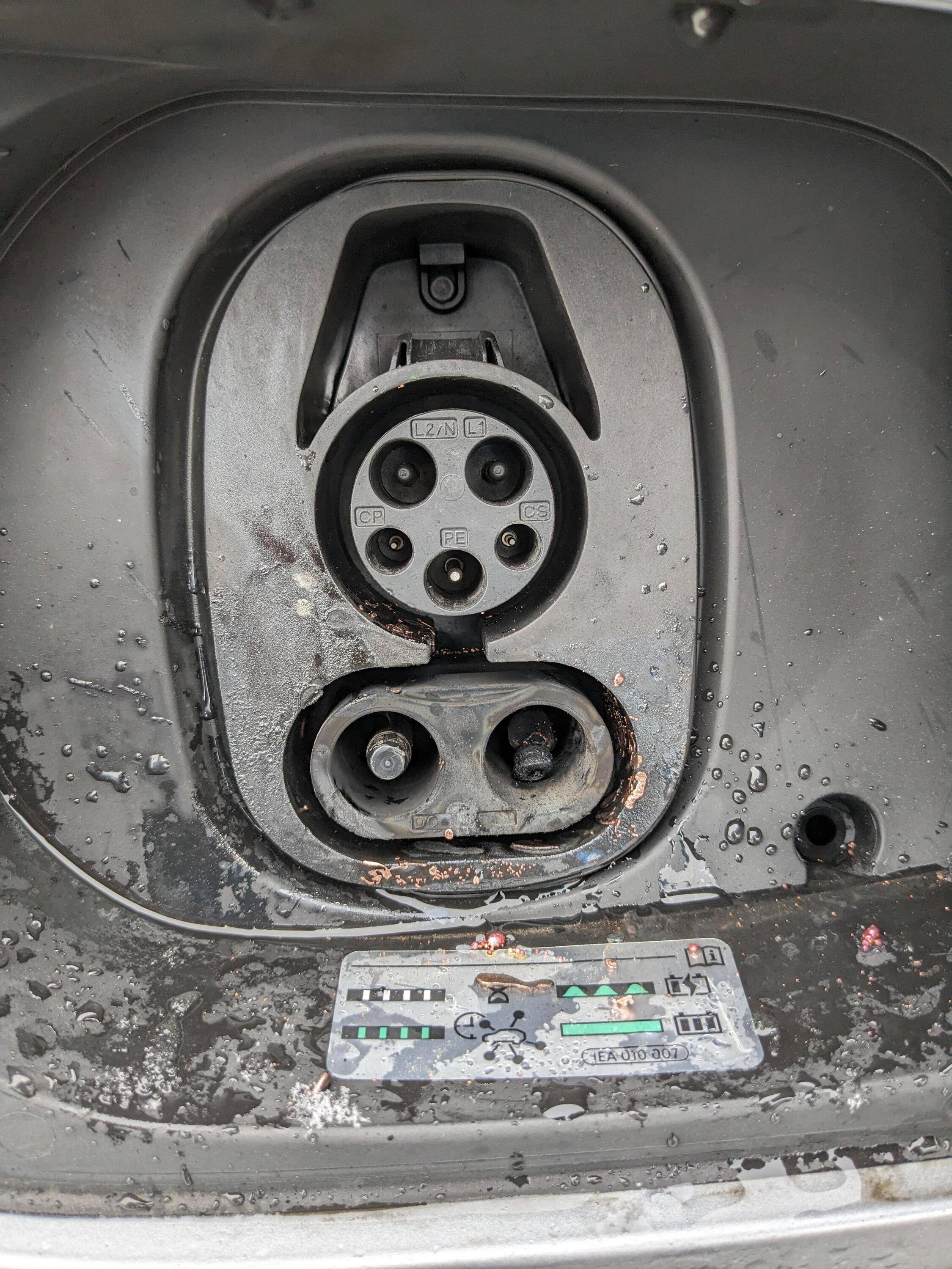 Ford Mustang Mach-E ID.4 burned down courtesy of my local Walmart charger vaT9idQ