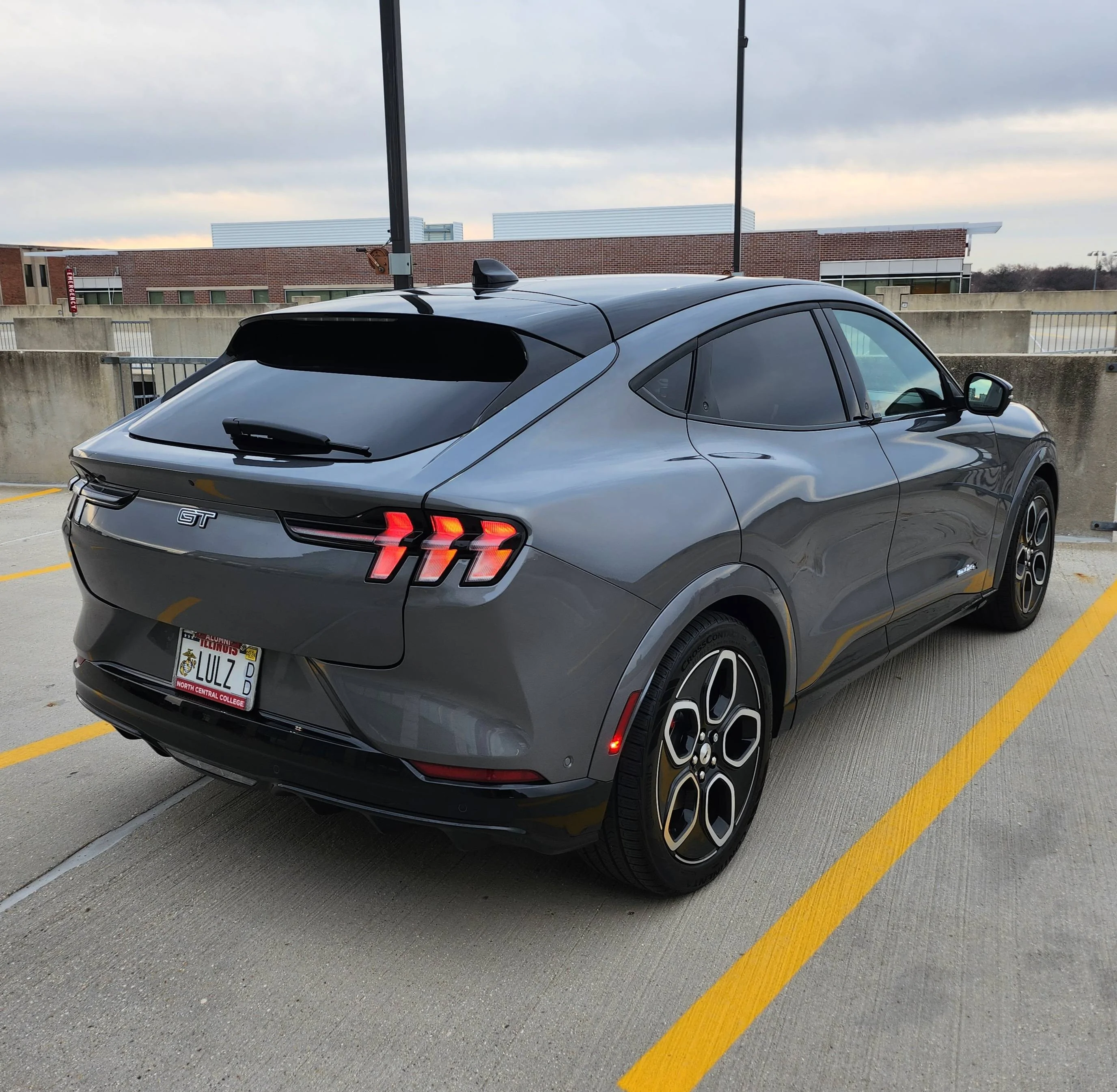 Ford Mustang Mach-E CARBONIZED GRAY Mach-E Club 20230328_073723