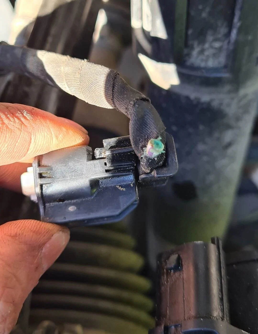 Ford Mustang Mach-E CSP 22P31 - Replace the Electronic Parking Brake Harness Connector Parking Brake Corrosion