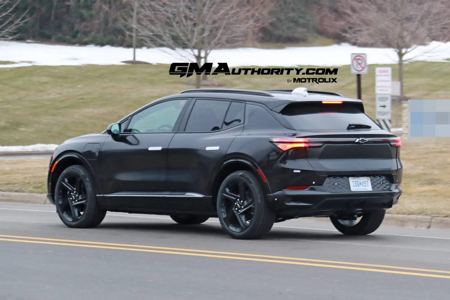 Ford Mustang Mach-E MME vs Chevy Equinox EV 2024-Chevrolet-Equinox-EV-3RS-2