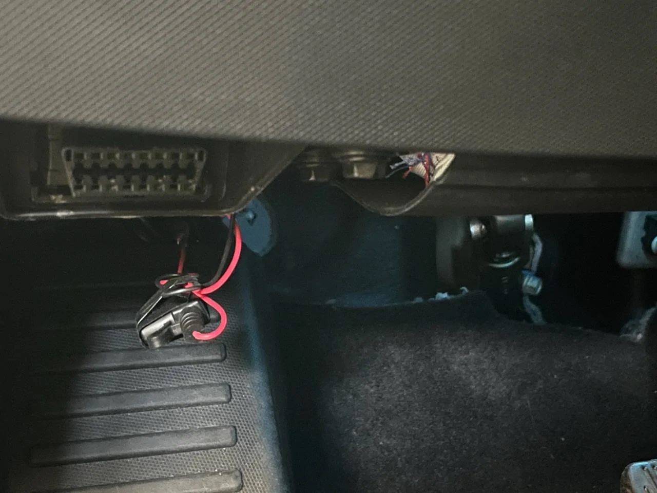 Ford Mustang Mach-E What is this fuse dangling under the dash? IMG_4478