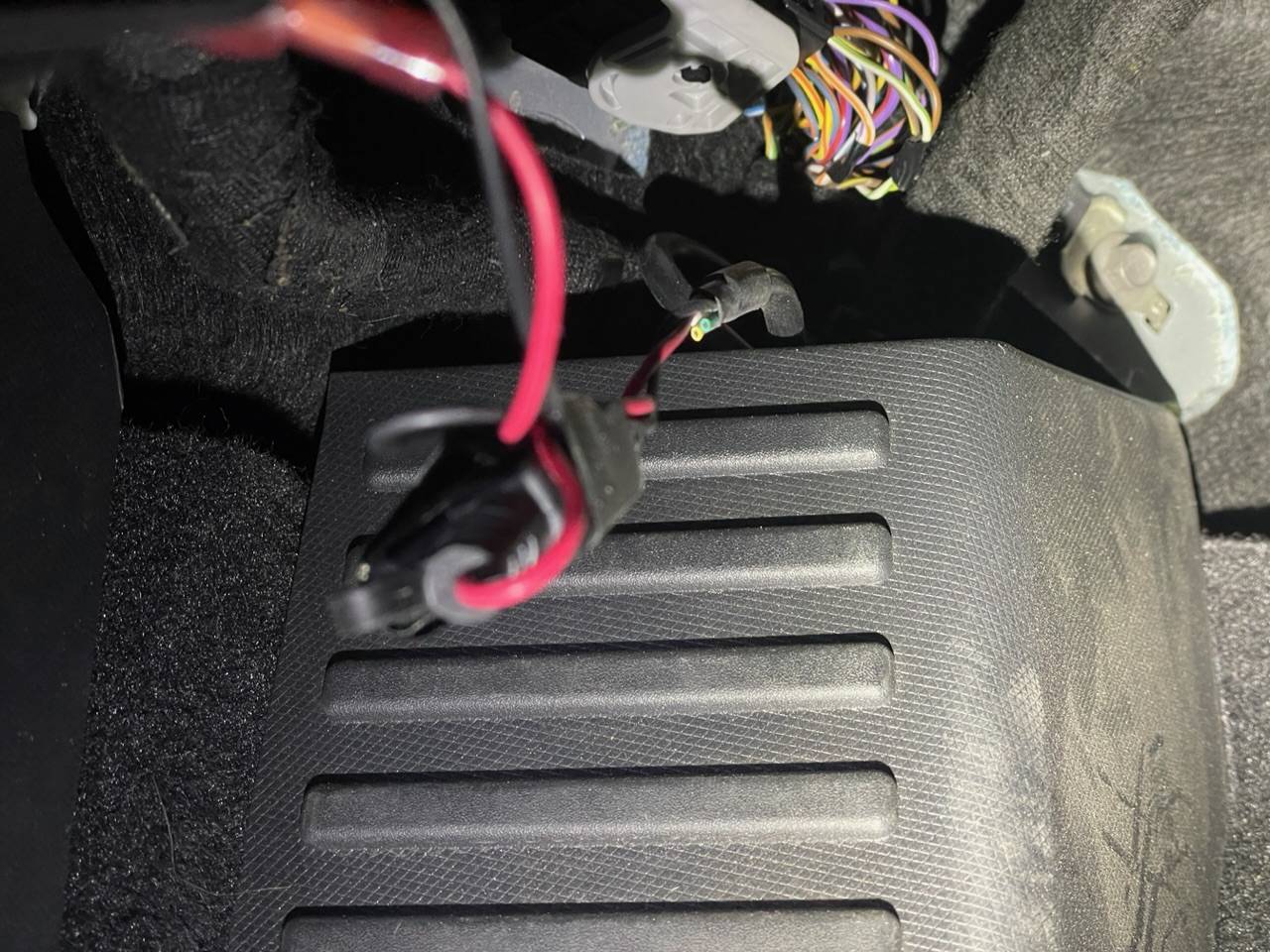 Ford Mustang Mach-E What is this fuse dangling under the dash? IMG_4479