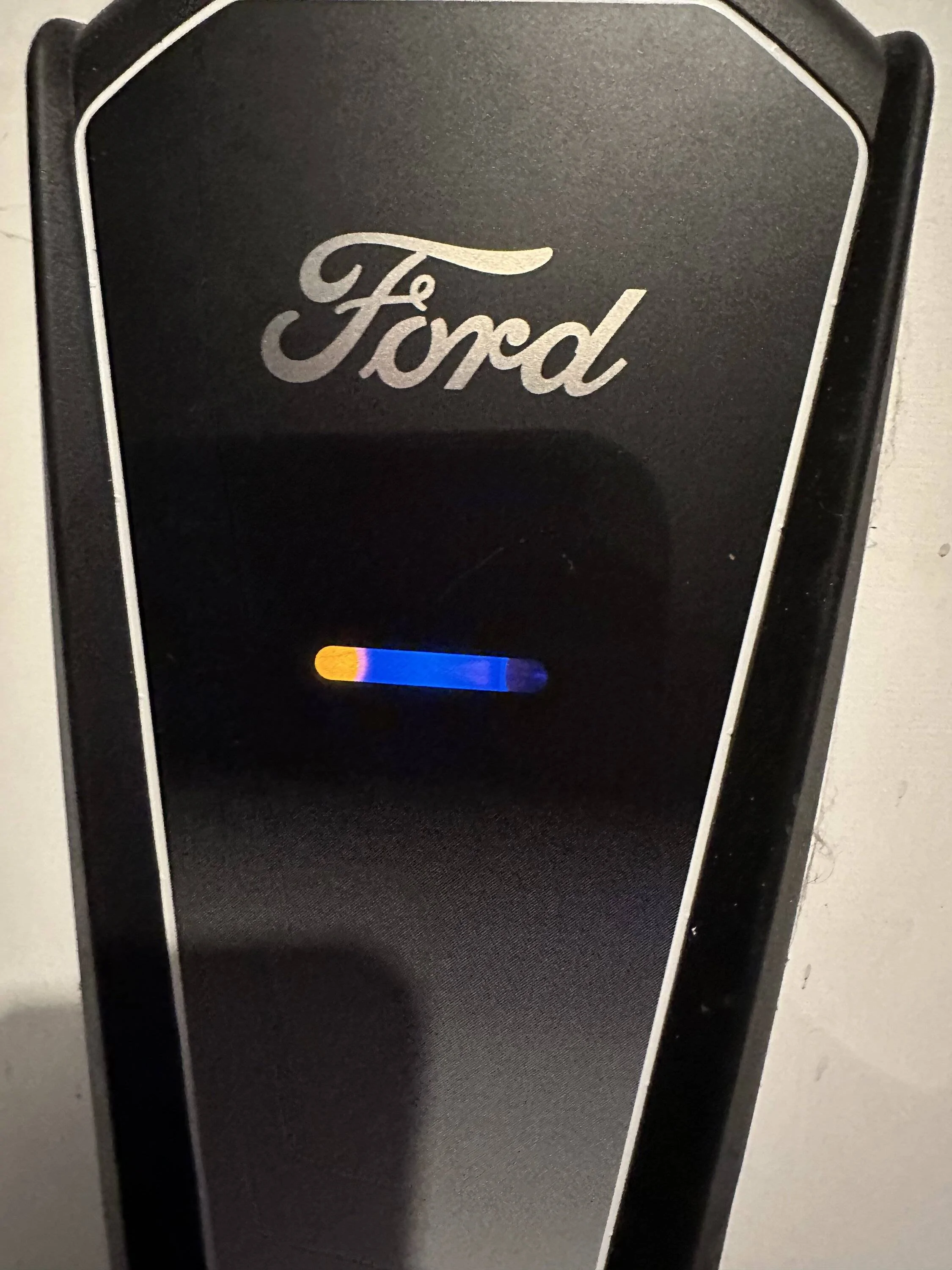 Ford Mustang Mach-E Mobile charger blinking amber light IMG_2024