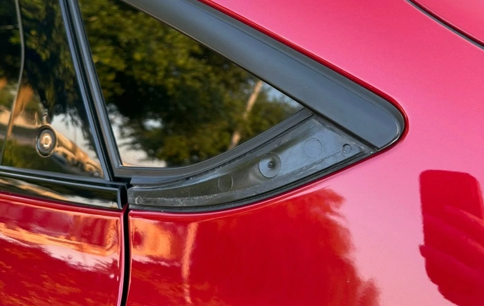 Recall 26S56: Rear Quarter Window Glass Trim May Detach (86K units affected)